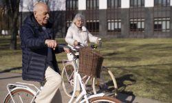 Anziani in biciletta