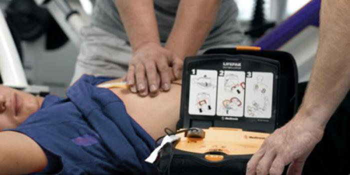 Pesaro: consegnati defibrillatori a palestre e protezione civile big