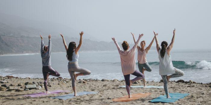 Yoga in spiaggia